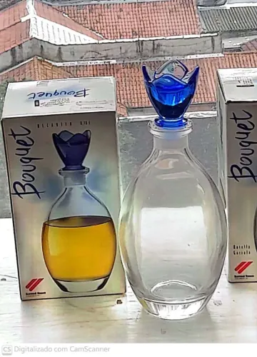 2 Decantadores Transparentes Bormioli Rocco Buque com rolha de vidro em formato de tulipa