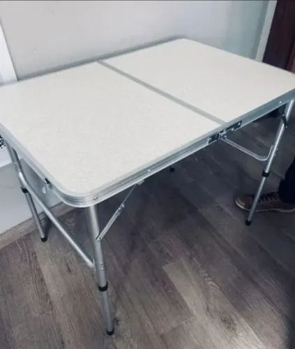 Mesinha Dobrável Portátil Vira Maleta/Estrutura de Alumínio/ Base MDF/ 90x60x70 (LACRADA)