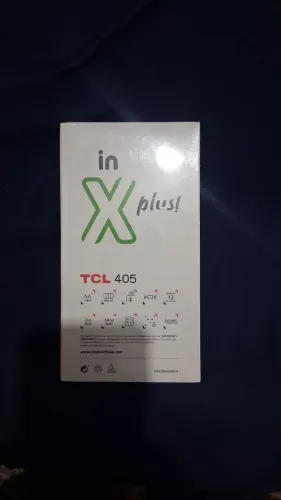 Celular TCL 405 na caixa