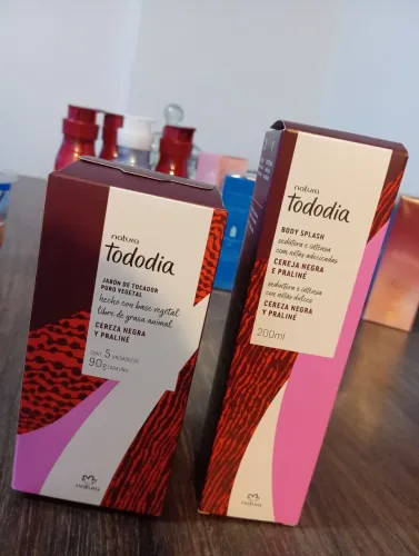 Kit Natura Tododia, Body Splash 200 ml , Sabonete 5 unidades 90 g cada una