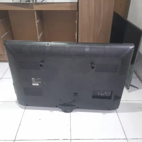Tv aoc 42 polegadas pra retirada de peças