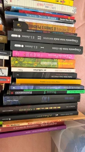 Livros diversos usados