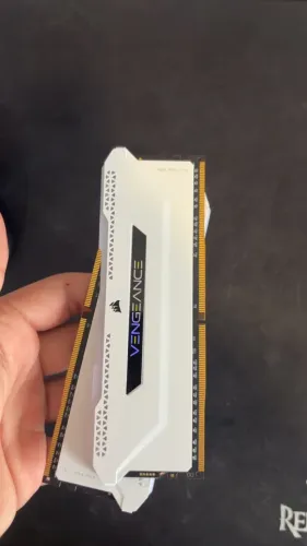 Memória RAM Corsair Vengeance RGB Pro 32GB (2x16) DDR4 3200MHz CL16
