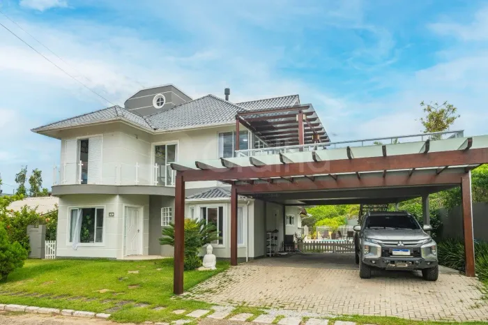Casa de 355m² com 4 quartos sendo 1 suíte no Morro das Pedras