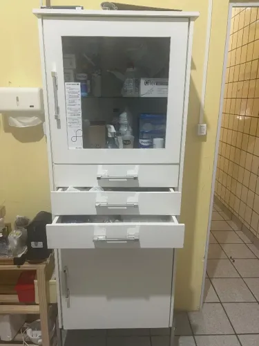 Armário hospitalar veterinário em MDF