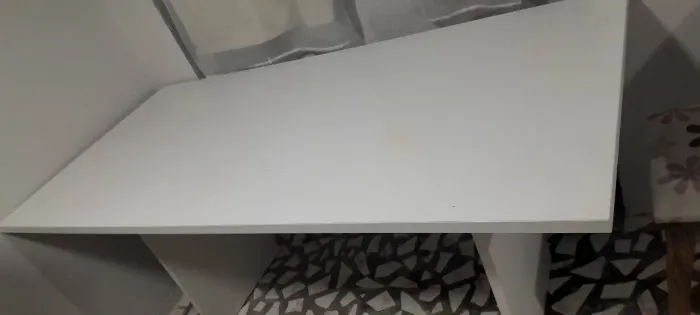 Mesa grande e escrivaninha