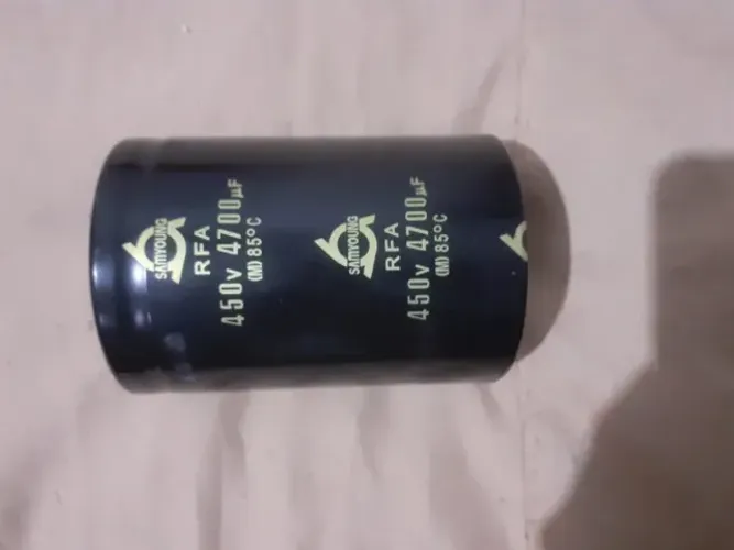 Capacitor Eletrolítico 4700uf X 450v Com Parafuso De Fixação