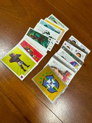 Lote 61 Figurinhas Brasileirão 2020 SEM REPETIDAS + 29 Bônus (Especiais e Brilhantes)