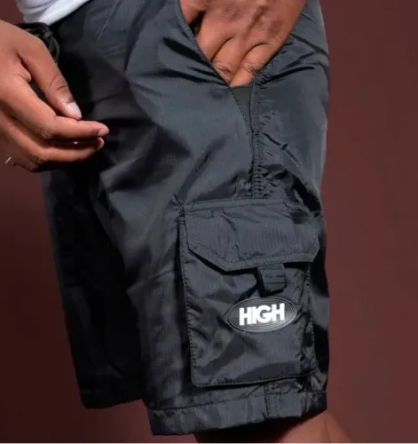 Short High Company cargo preto