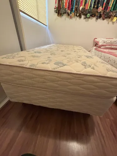 Somente venda - Vendo 2 camas box de solteiro