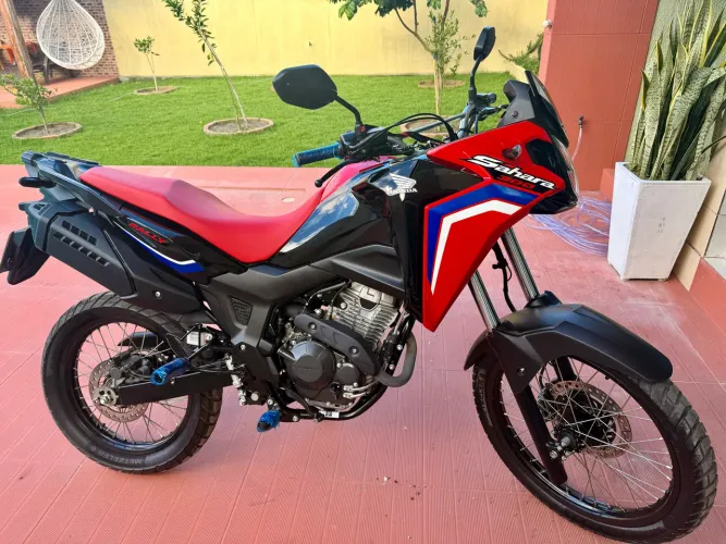 Moto nova em estado de zero, único dono pronta pra transferir.