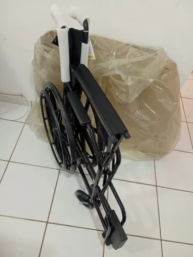 Cadeira de Rodas - Nova. Uso em vias, casa, apartamento. De Fácil transporte no carro