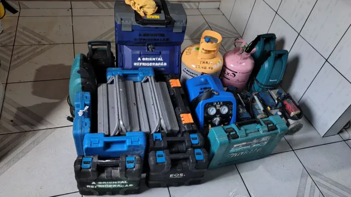 Estamos contratando com experiência mecânico em refrigeração e auxiliar técnico