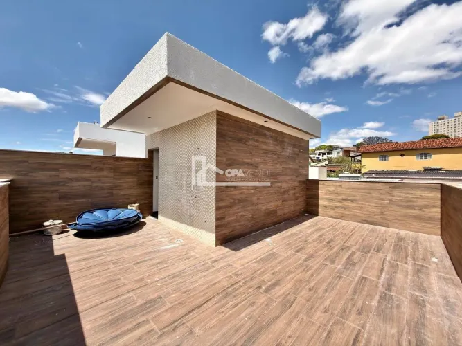 Cobertura à Venda no bairro Candelária, 3 Quartos, 1 Suíte, 1 Vaga e Terraço.