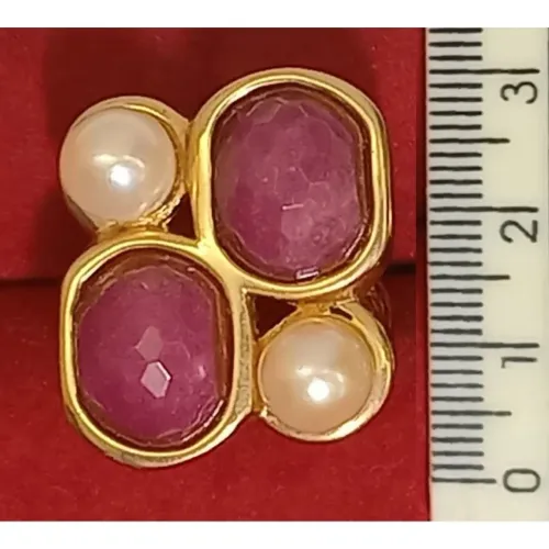 Anel NOVO marca Marré Infinito banhado em ouro 18k com Pérolas e pedras de Jade magenta.