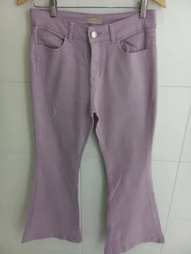 Calça jeans lilás
