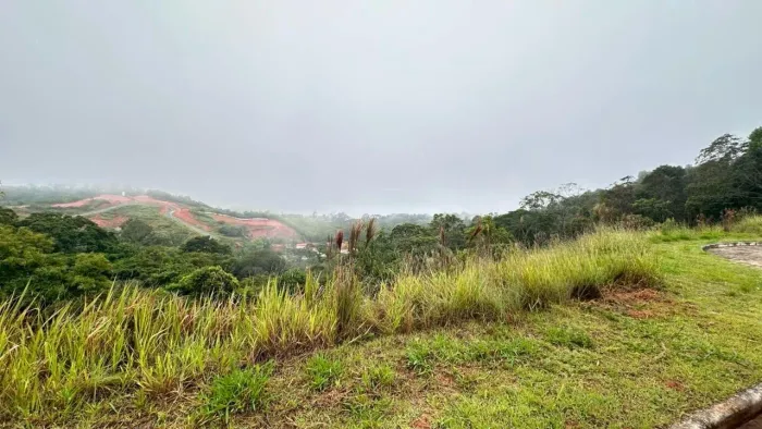 Lote em declive 425,83m, condomínio Barcelona, Juiz de Fora, MG.