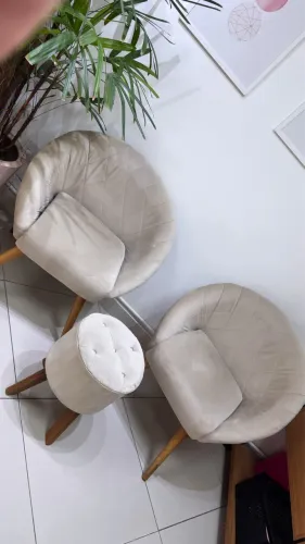 Conjunto 2 de poltronas com puff 
