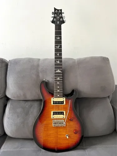 Guitarra PRS SE Custom 24