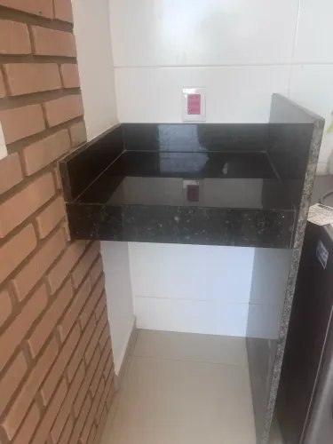 Bancada de Granito Verde Ubatuba com Espelhos - Excelente Estado