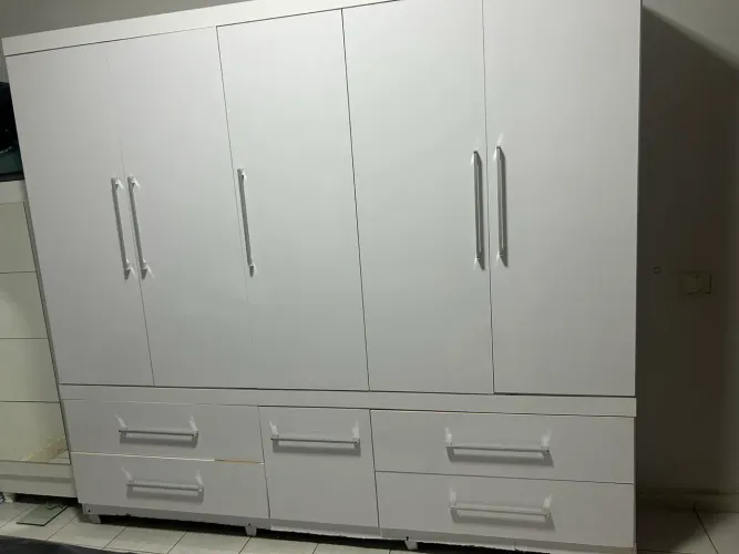 Guarda roupa branco