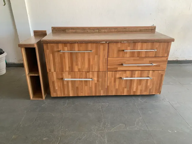 Armário com 5 gavetas