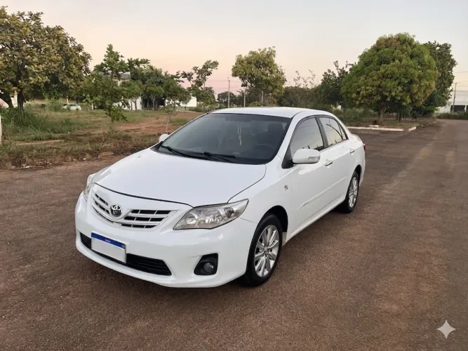 Toyota Corolla Altis 2.0 Flex 16V Aut. 2013