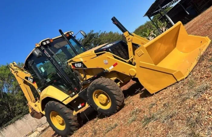 RETROESCAVADEIRA CATERPILLAR 416F ANOS 2020 <br>(Transferência de dívida)