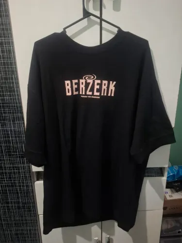 camiseta berzerk atlas