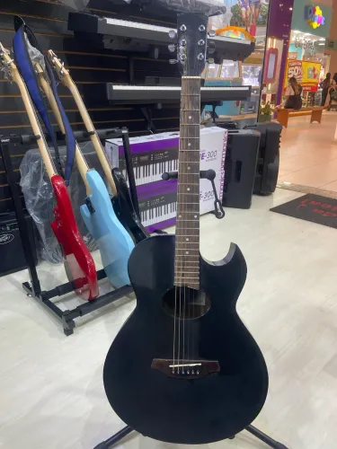 Violão eagle usado no estado