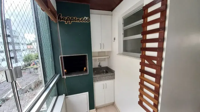 Imóvel para aluguel possui 80 metros quadrados com 2 quartos em Abraão - Florianópolis - S