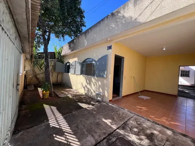 Casa à Venda em Ceilândia Norte - QNN 21 Conj. L Casa 40, 3 quartos