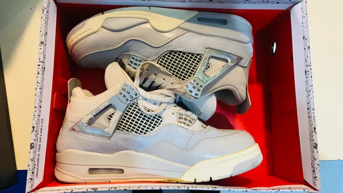 TÊNIS AIR JORDAN 4 RETRO 