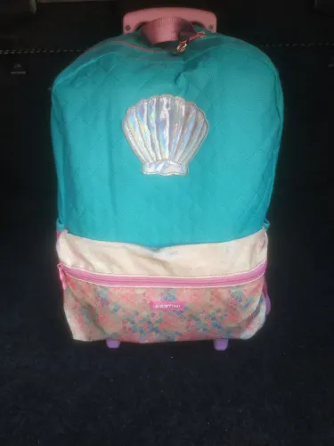 R$ 80,00 Mochila Princesa<br>(Rodinhas e alça telescópica)<br>