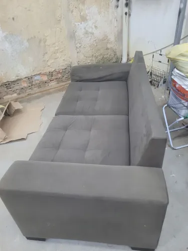 SOFA 3 LUGAR DE VELUDO TOP APENAS UM DETALHER NO BRAÇO $100