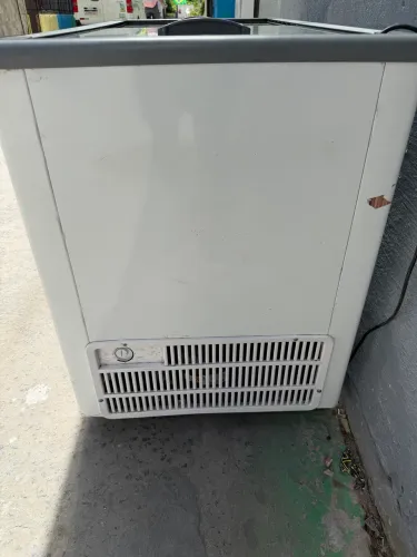 Vendo friser 411 litros fricom 1 ano de uso 3200