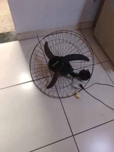 Ventilador de parede bivolt, USADO funcionando, ENTREGA dentro de Uberlândia MG 