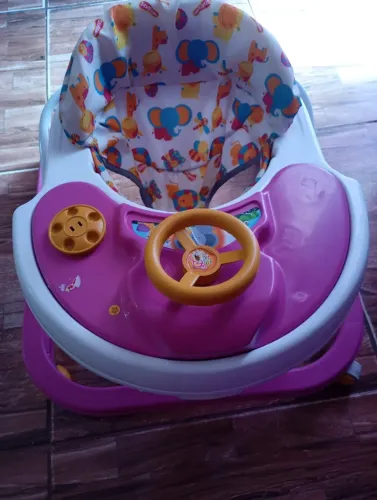 Vendo andador semi novo