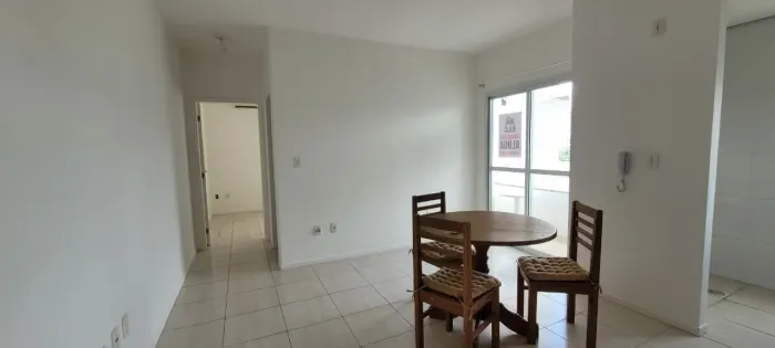 APARTAMENTO COM SACADA E CHURRASQUEIRA PARA LOCAÇÃO NA PEDRA BRANCA EM PALHOÇA/SC