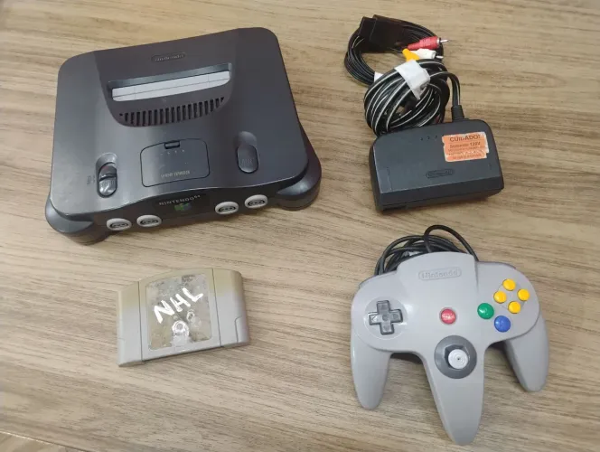 ? Nintendo 64 Completo + NHL 98 - R$ 360