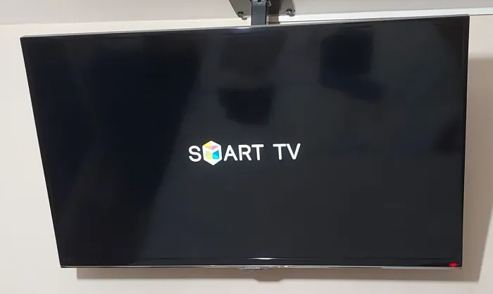 Smart TV Samsung 32" UN32H5550 excelente estado com pés e controle originais