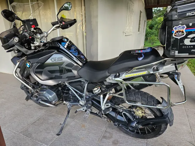 Moto super inteira so embarcar e viajar a companha 3 baus l