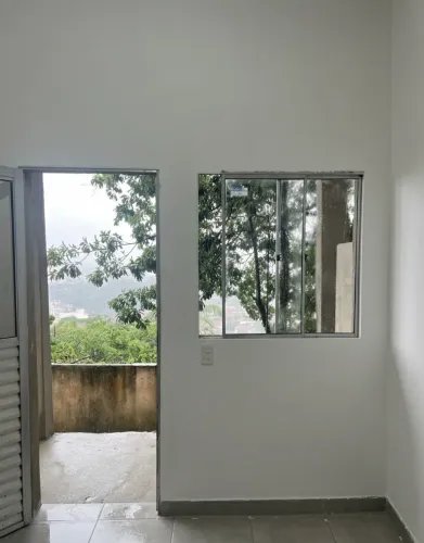 ALUGO ÓTIMA CASA NOVA