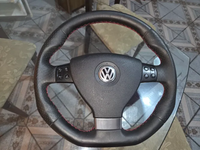 Volante original Golf Gti e R32 com comandos 