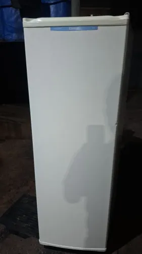 VENDO ESSA PEQUENA GELADEIRA CONSUL 230 LTS POR APENAS 499 REAIS EM VR ENT GRATIS