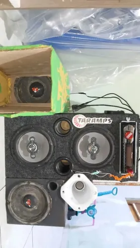 Vende-se caixa de som completa