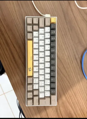 Vendo teclado Redragon 60% switch marrom