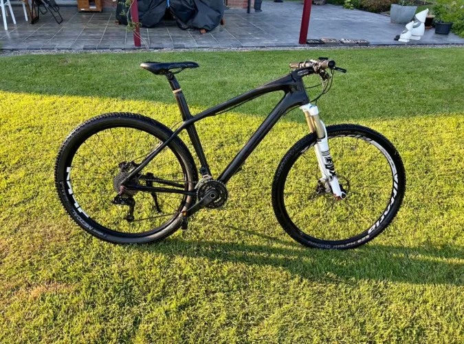 Mountain Bike Aro 29 Carbono Tam L - Super Leve (10kg) - Fox Float e SRAM X0