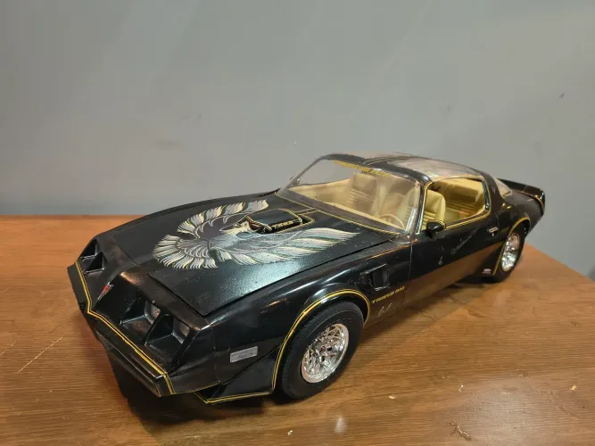 Miniatura escala 1/8 Pontiac Firebird trans am