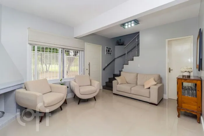 Casa à venda em Vila Ipiranga com 131 m², 3 quartos, 1 suíte, 4 vagas